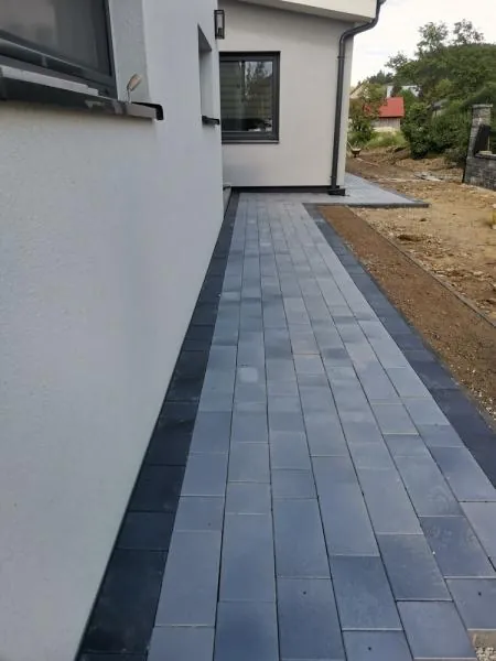 Dlažby a dvory — KAPOSTAV